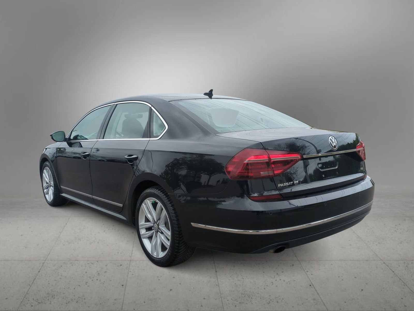 Thumbnail: 2017 Volkswagen Passat - 6