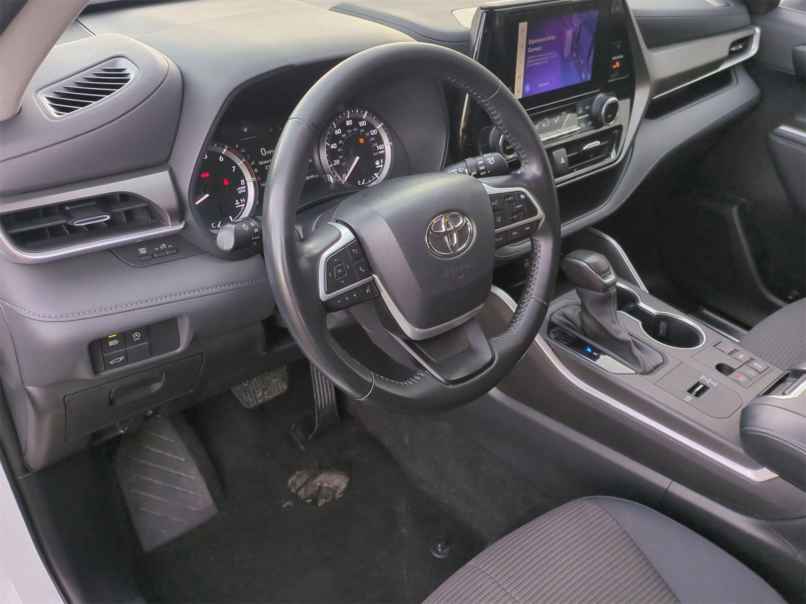 Thumbnail: 2023 Toyota Highlander - 10