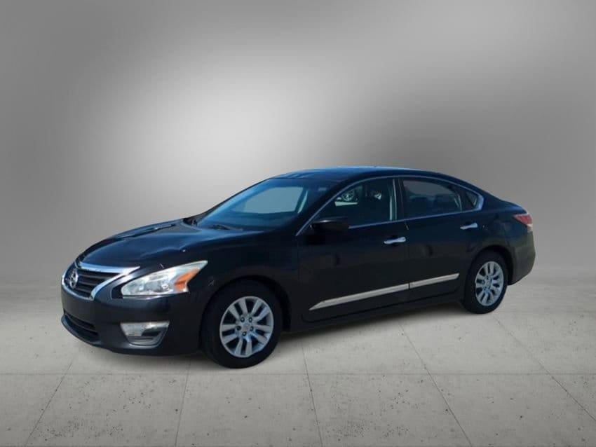 Thumbnail: 2015 Nissan Altima - 4