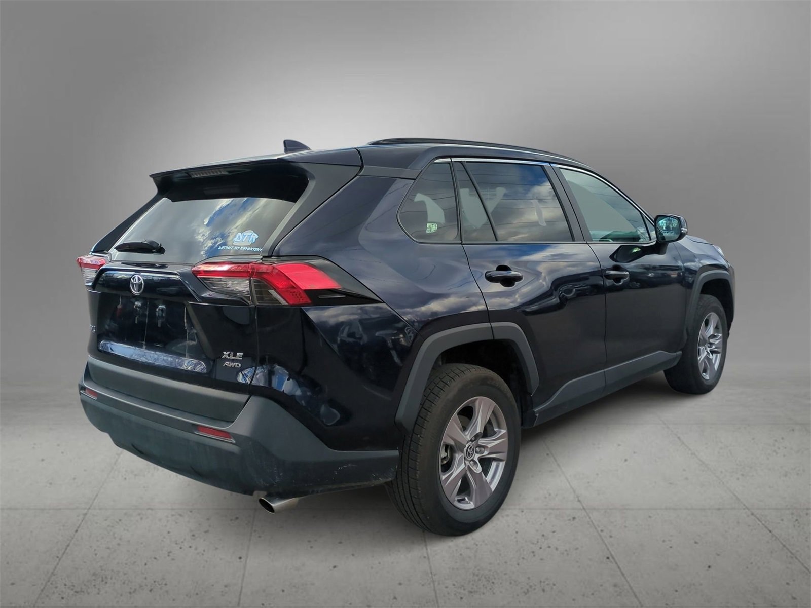 Thumbnail: 2022 Toyota RAV4 - 8