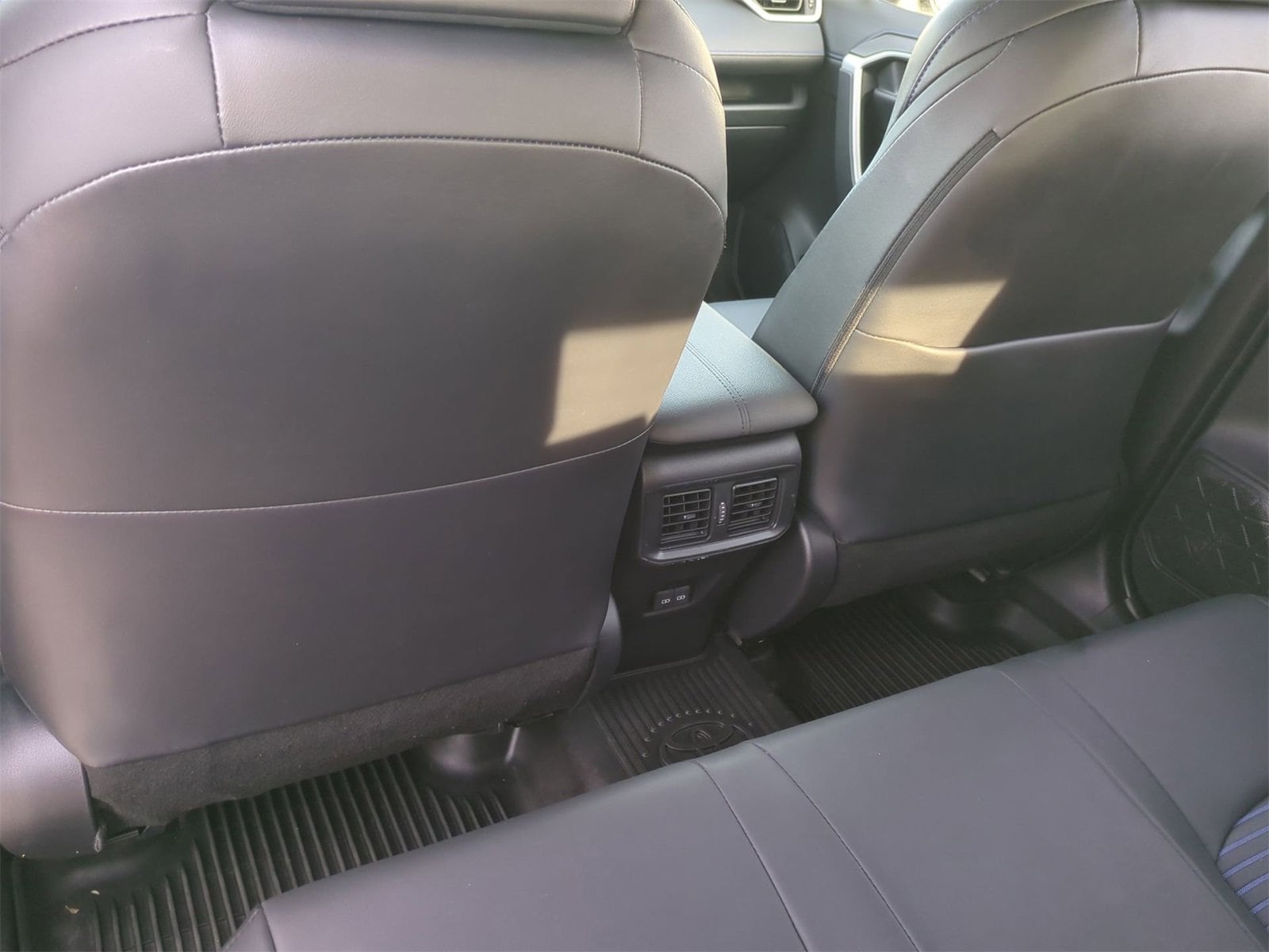 Thumbnail: 2022 Toyota RAV4 - 18