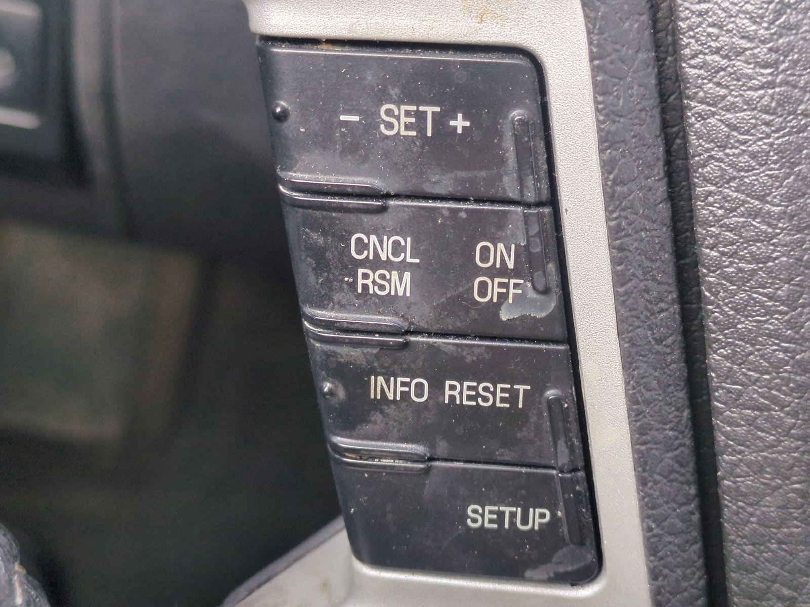 Thumbnail: 2010 Mercury Milan - 23