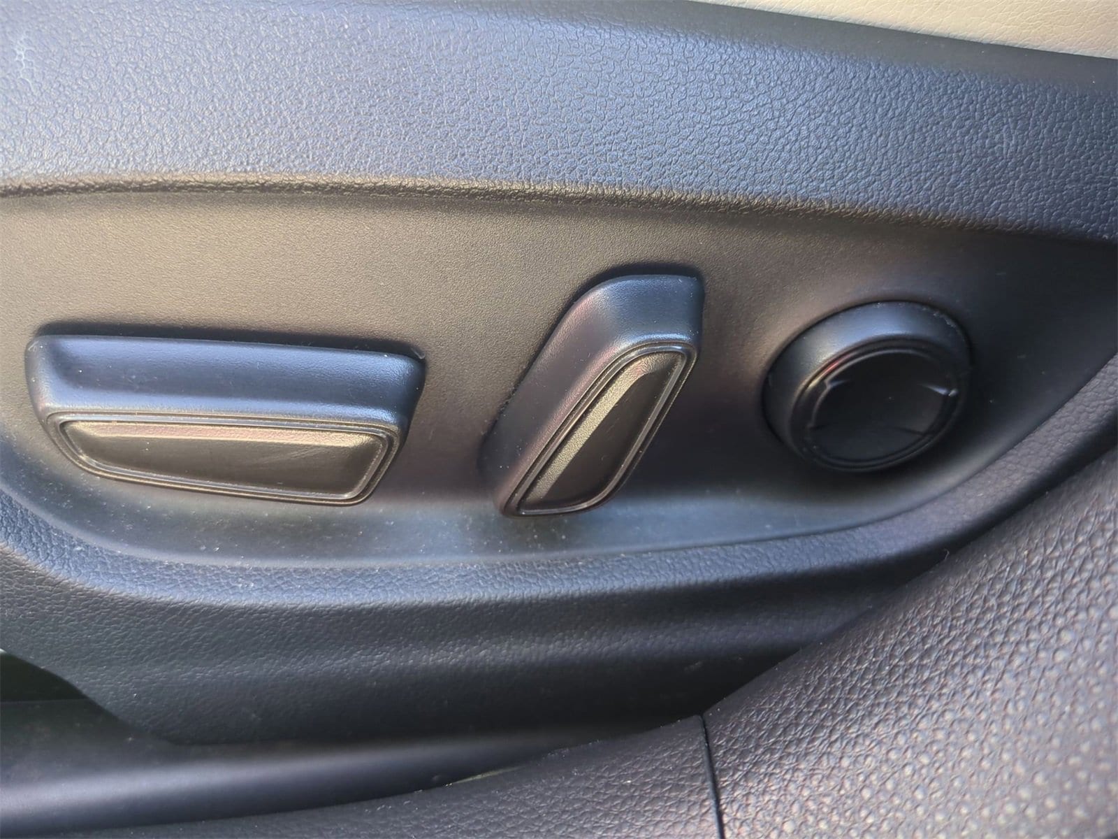 Thumbnail: 2023 Toyota Corolla - 17