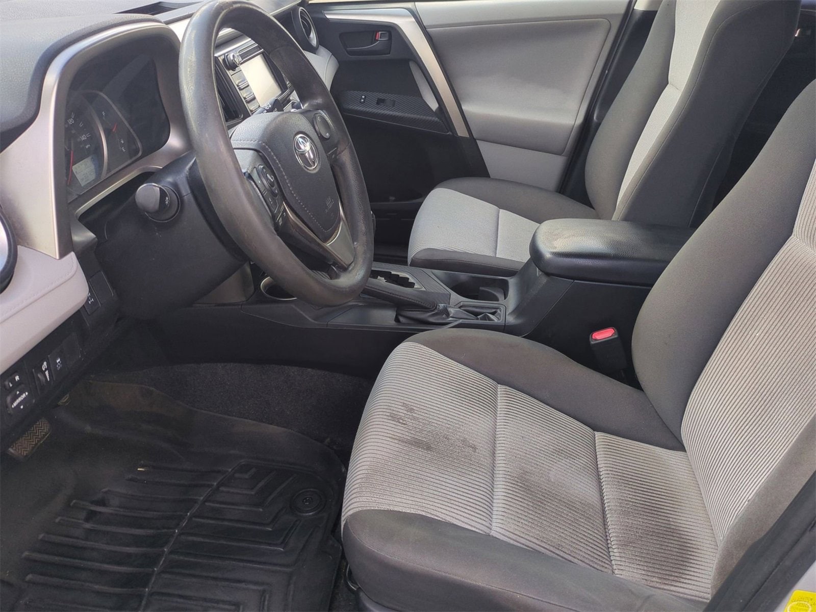Thumbnail: 2013 Toyota RAV4 - 16