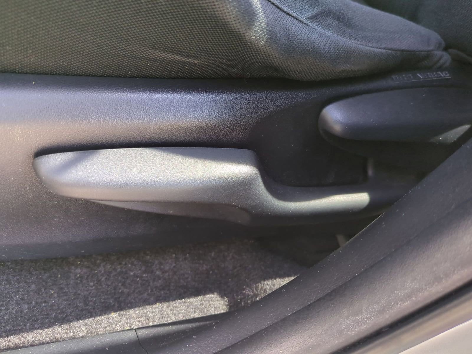 Thumbnail: 2015 Toyota RAV4 - 17