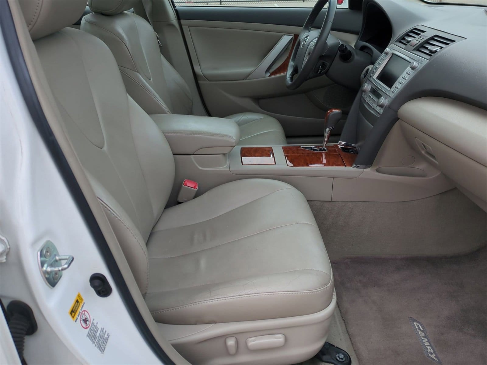2010 Toyota Camry XLE 23