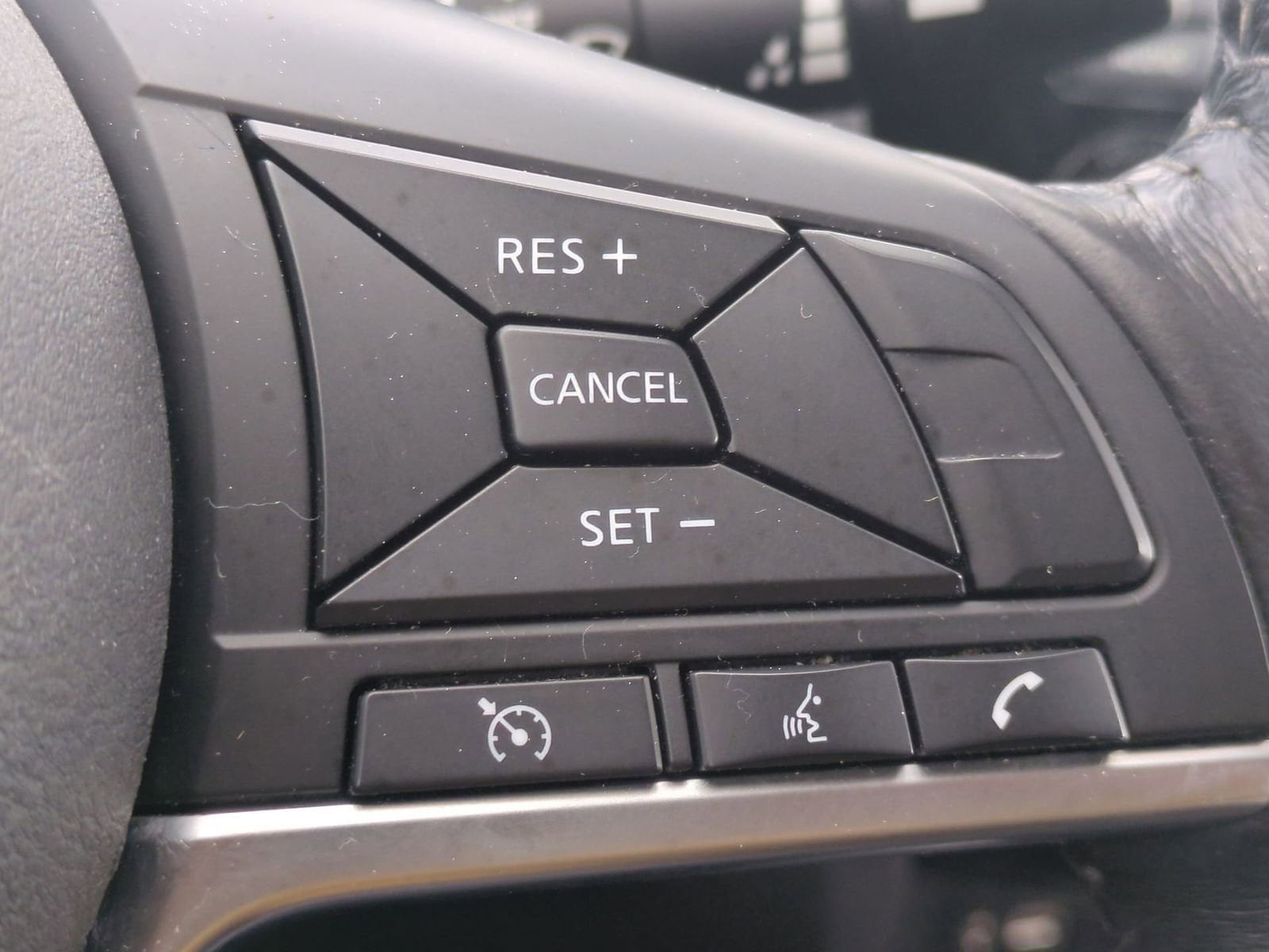 Thumbnail: 2018 Nissan Rogue - 24