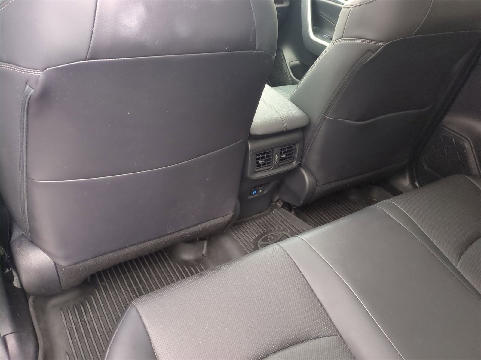 Thumbnail: 2022 Toyota RAV4 - 18