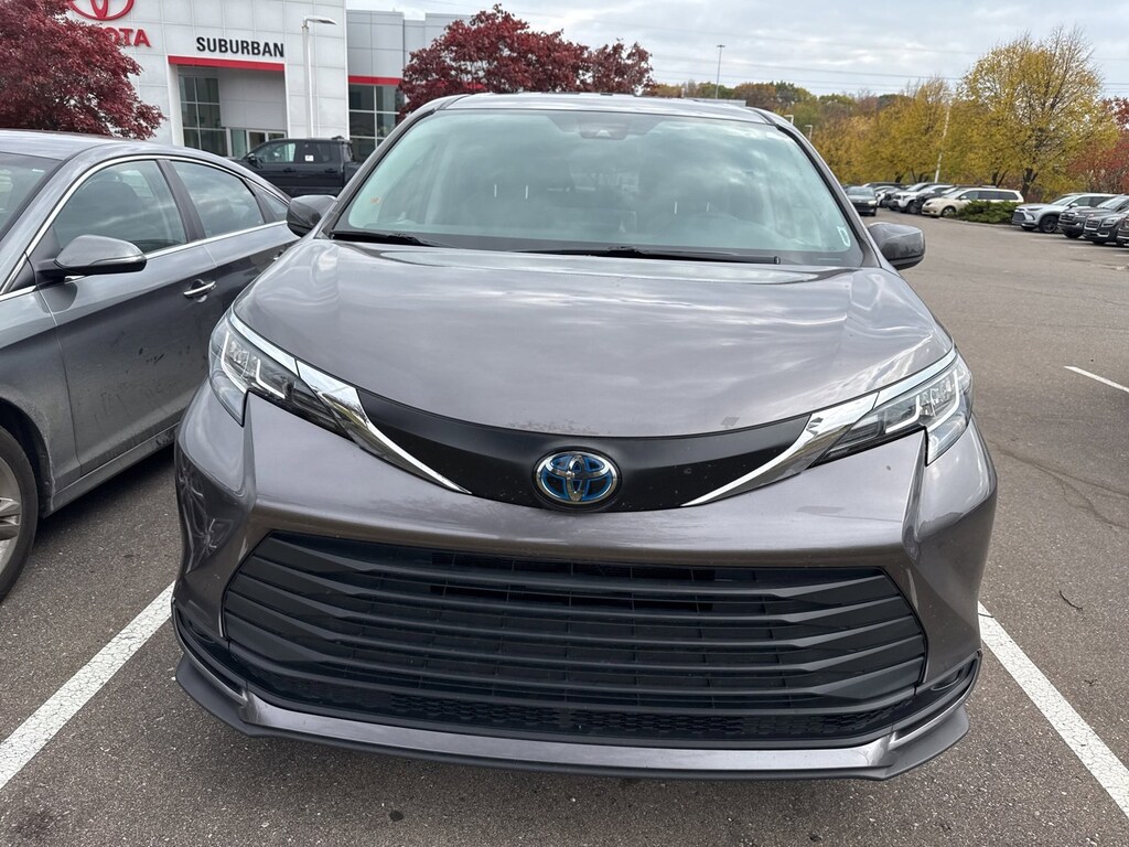 Used 2022 Toyota Sienna LE 8 Passenger Van Passenger Van