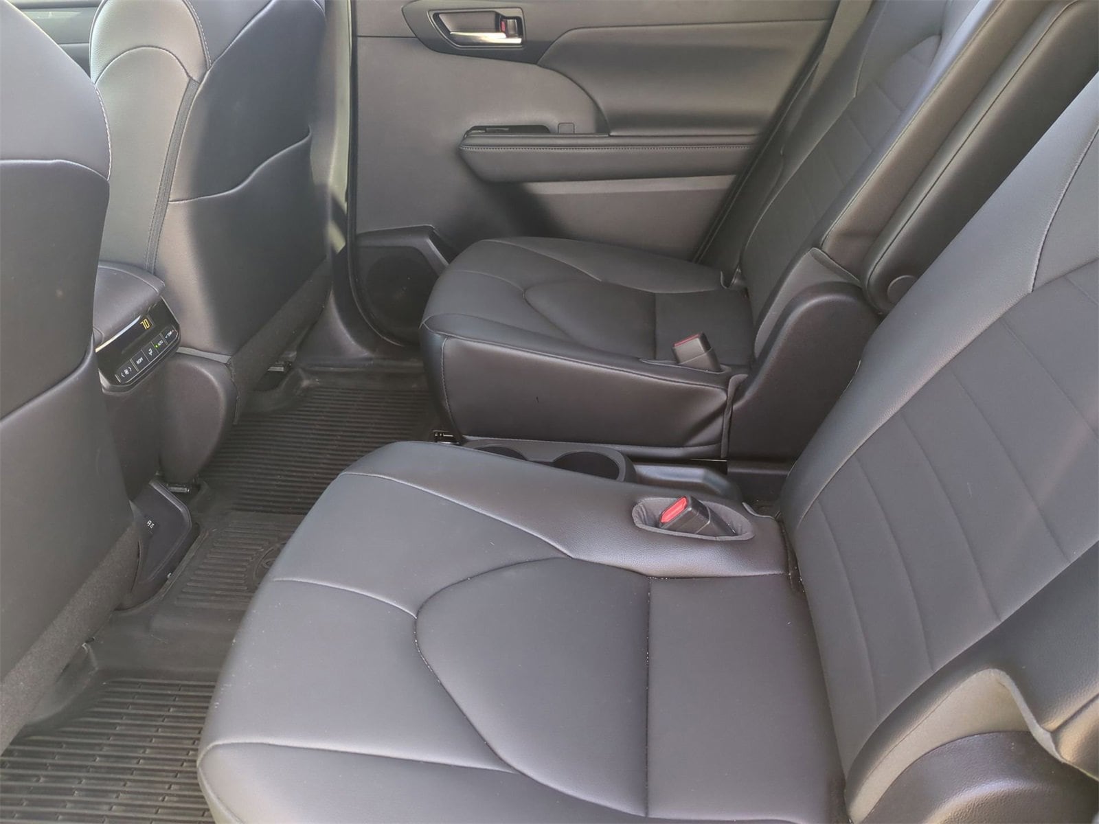 Thumbnail: 2021 Toyota Highlander - 20