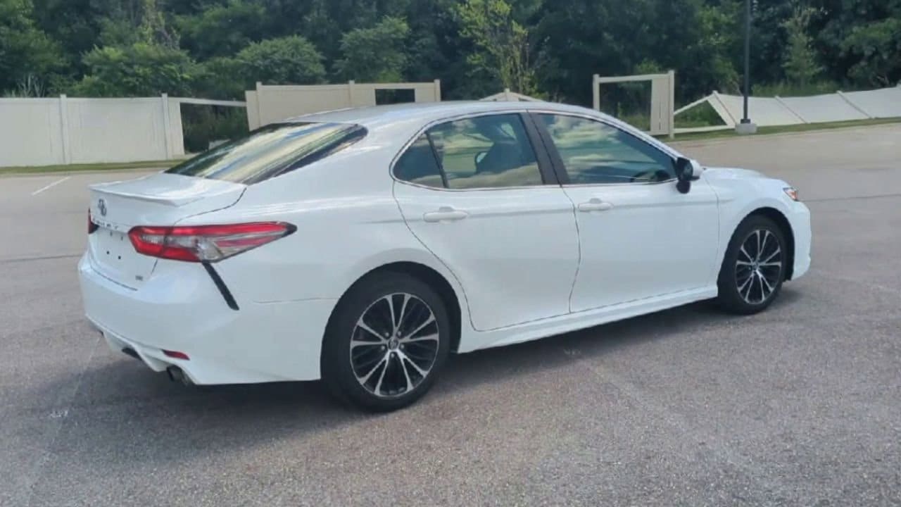 Thumbnail: 2018 Toyota Camry - 8