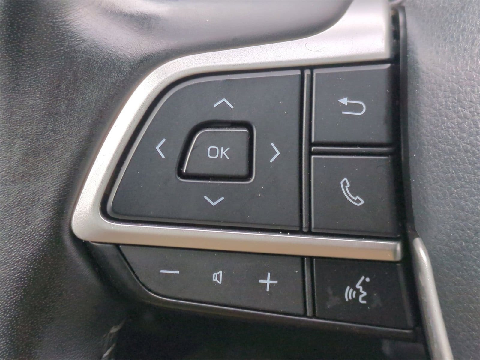 Thumbnail: 2022 Toyota Highlander - 26