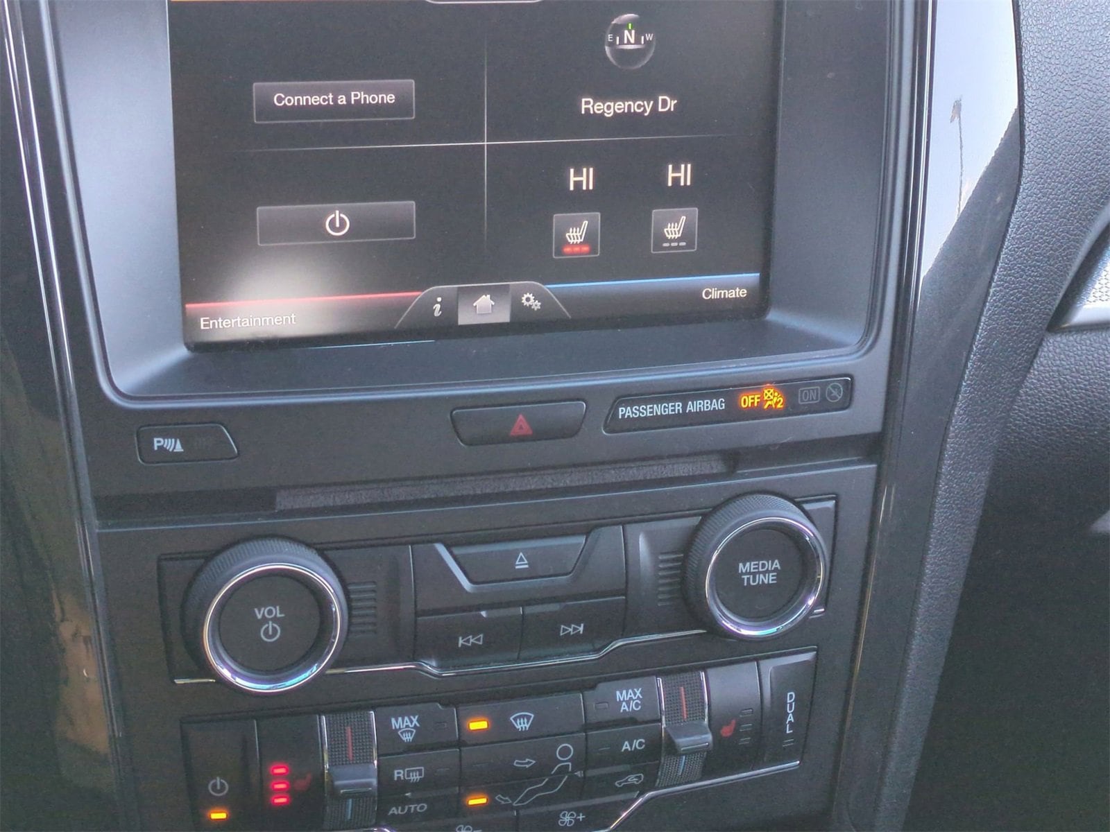 Thumbnail: 2016 Ford Explorer - 29