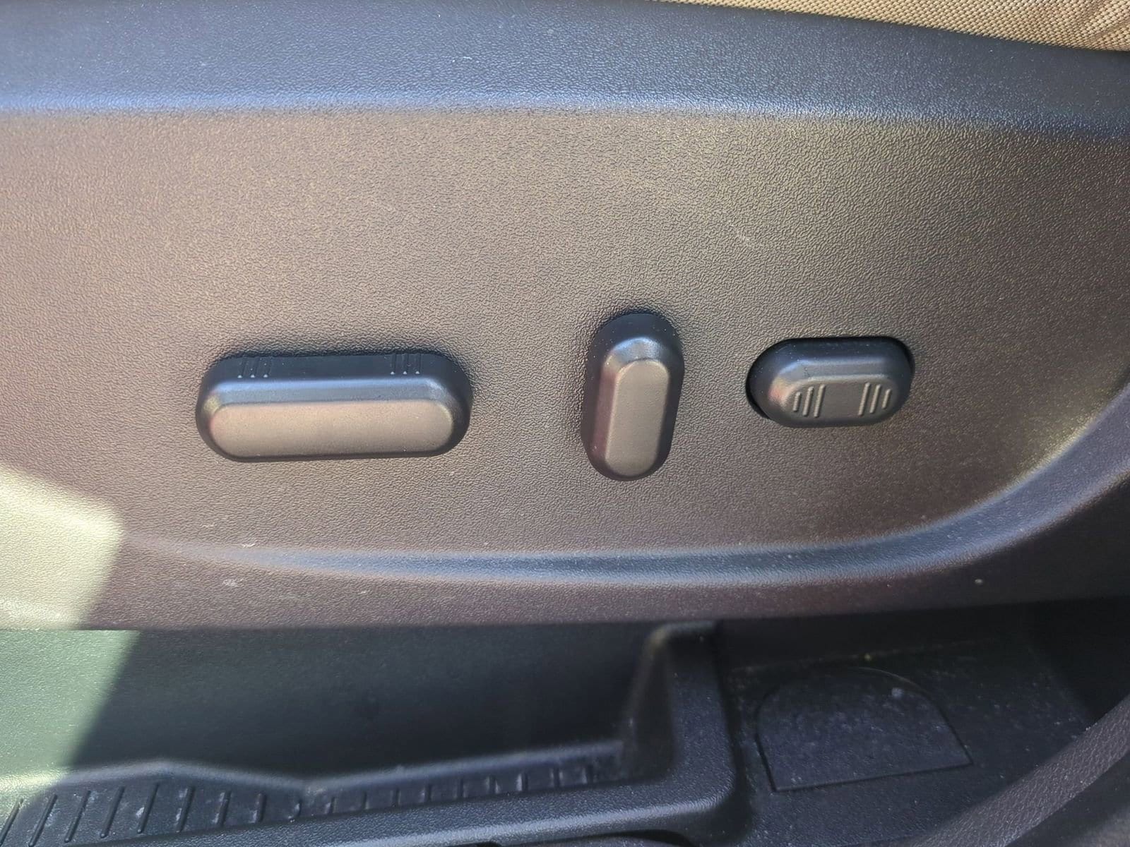 Thumbnail: 2017 Ford Escape - 17