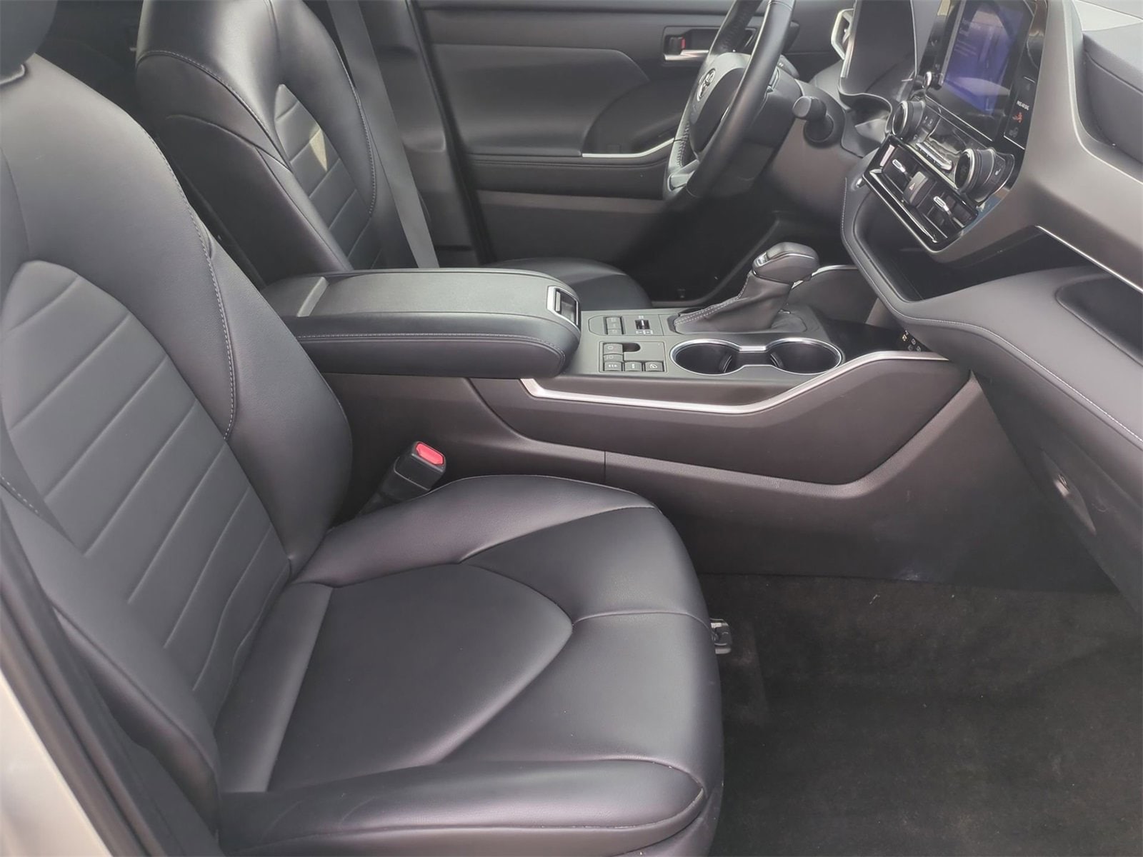 Thumbnail: 2023 Toyota Highlander - 23