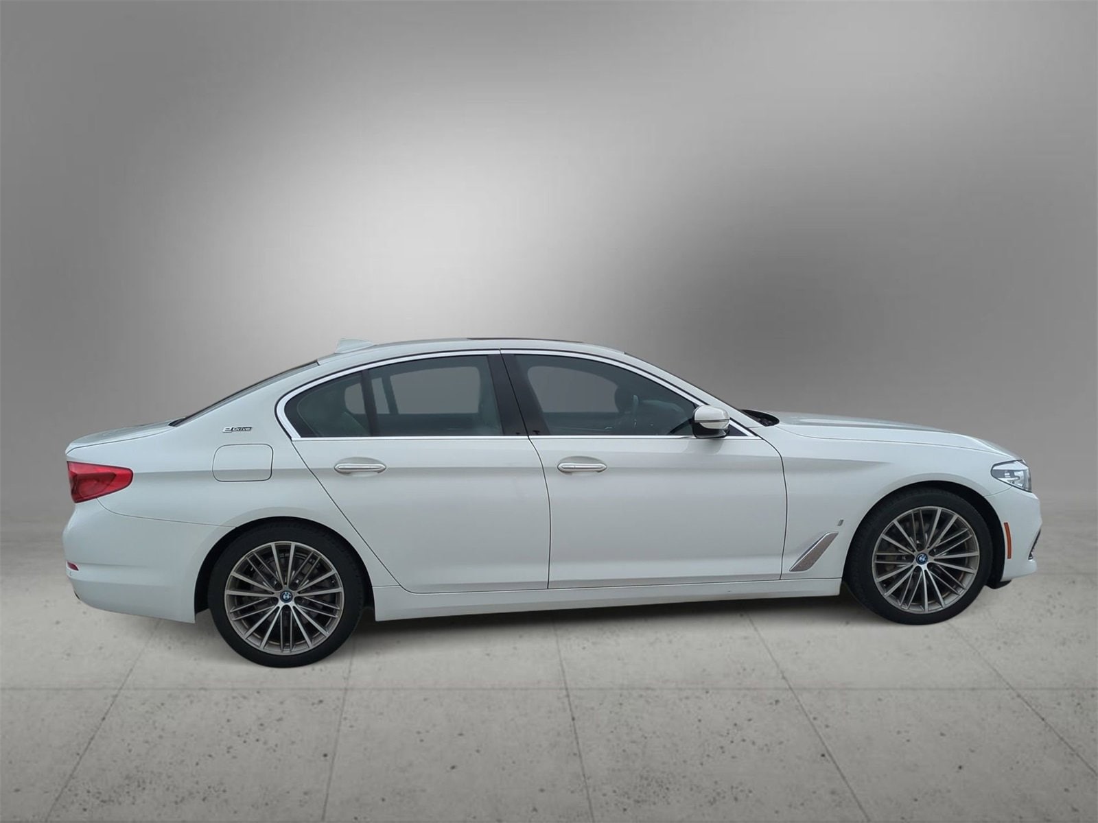 Thumbnail: 2018 BMW 5 Series - 9