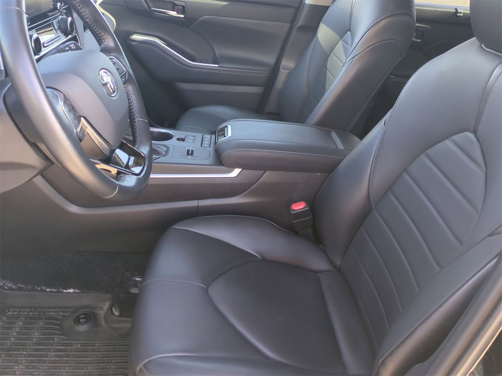 Thumbnail: 2021 Toyota Highlander - 16