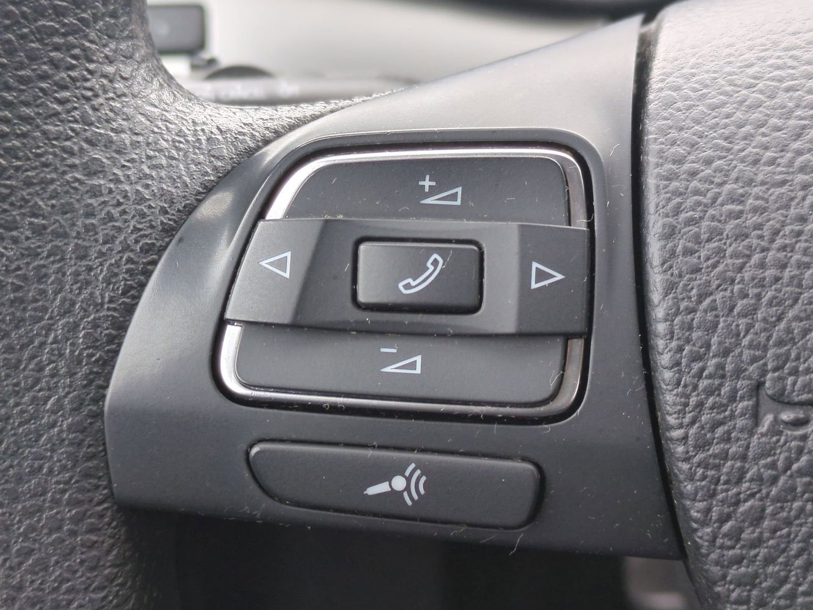 Thumbnail: 2013 Volkswagen Passat - 23