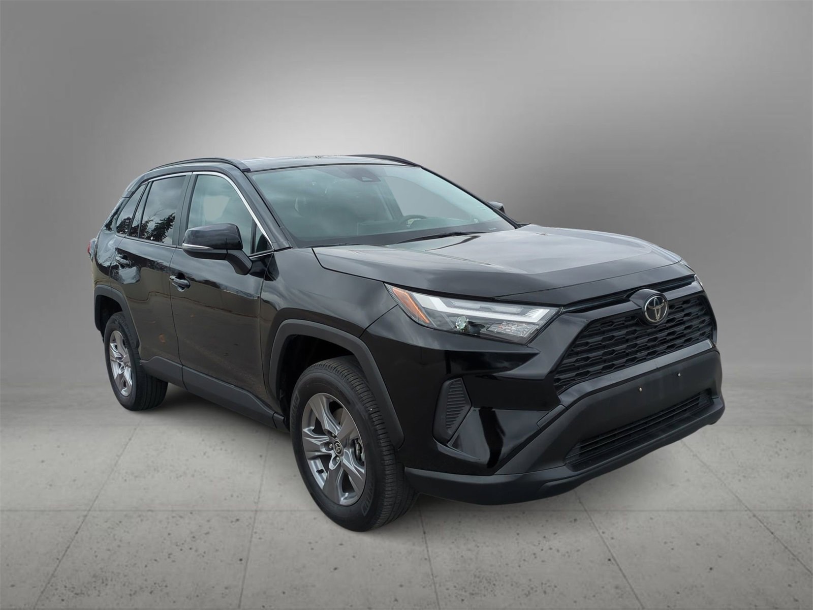 2025 Toyota RAV4 XLE photo 2