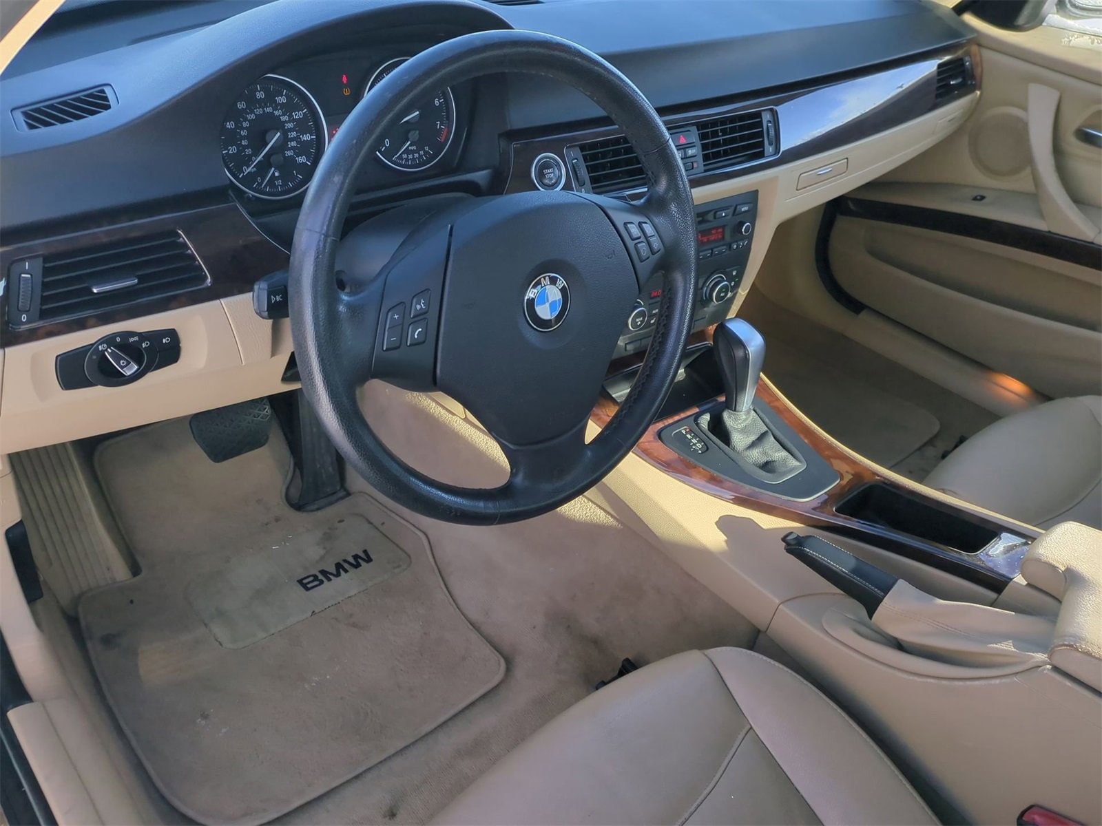 Thumbnail: 2011 BMW 3 Series - 10