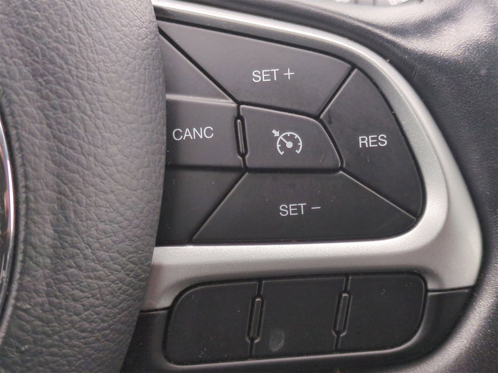 Thumbnail: 2020 Jeep Compass - 24