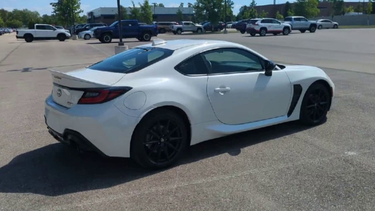 Thumbnail: 2023 Toyota GR86 - 8