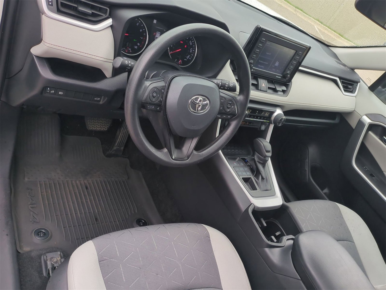 Thumbnail: 2022 Toyota RAV4 - 10