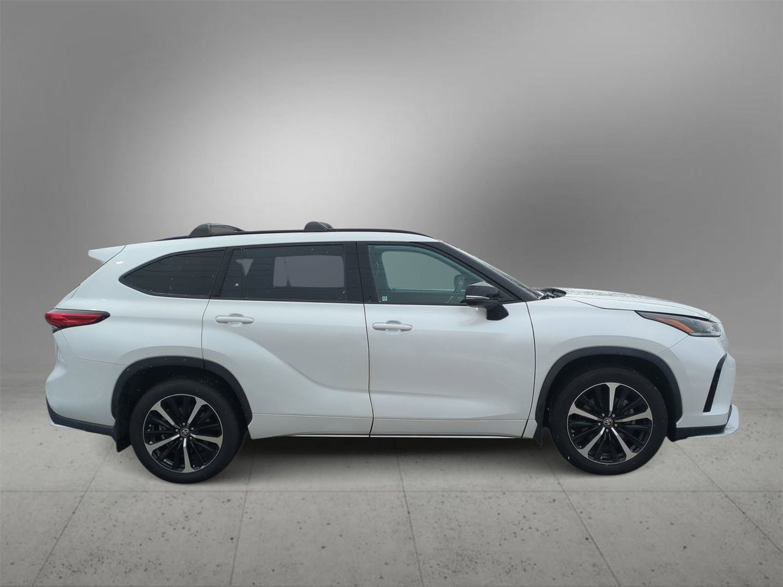 Thumbnail: 2022 Toyota Highlander - 9