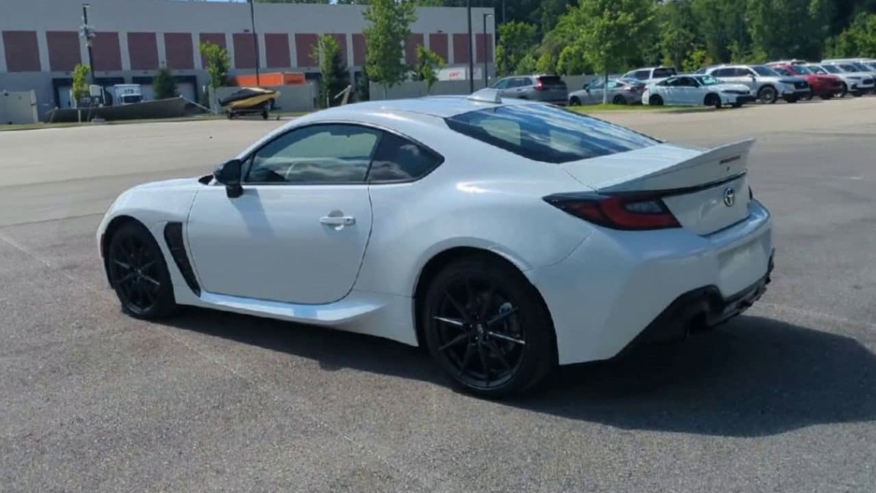 Thumbnail: 2023 Toyota GR86 - 6