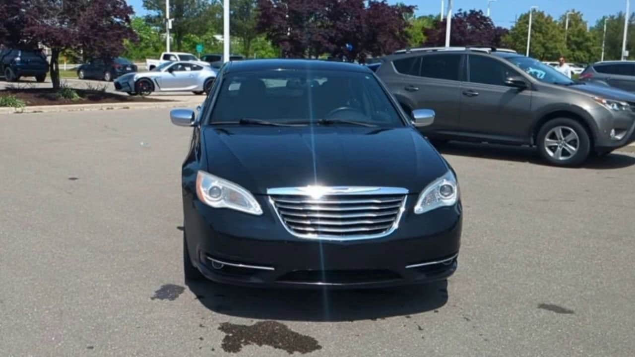 Thumbnail: 2011 Chrysler 200 - 3