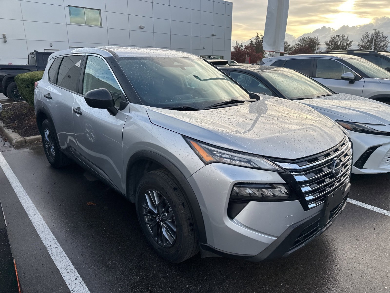 2024 Nissan Rogue S photo 3