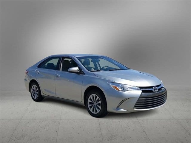 Used 2017 Toyota Camry LE with VIN 4T1BF1FKXHU303258 for sale in Farmington, MI