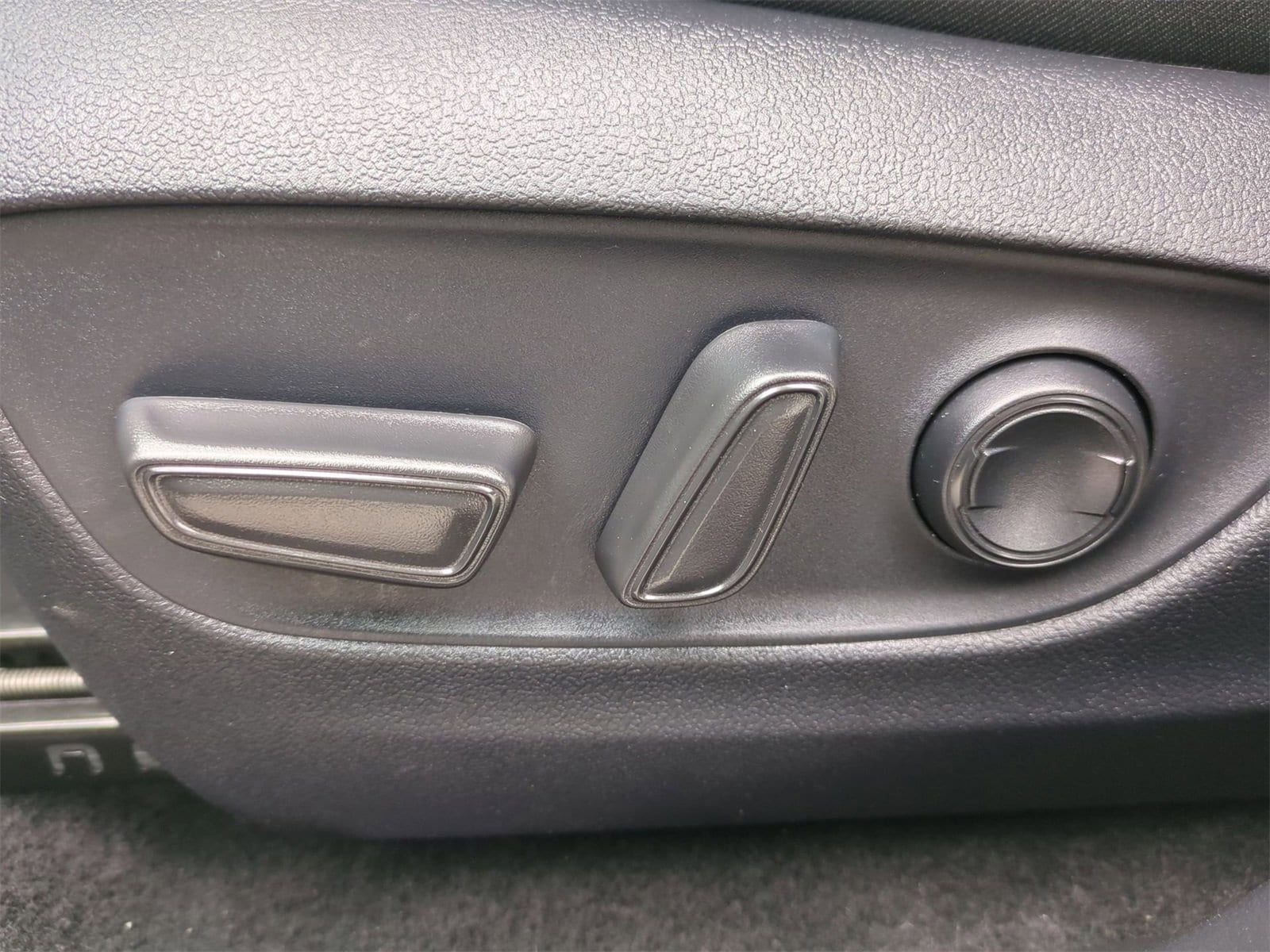 Thumbnail: 2025 Toyota RAV4 - 17