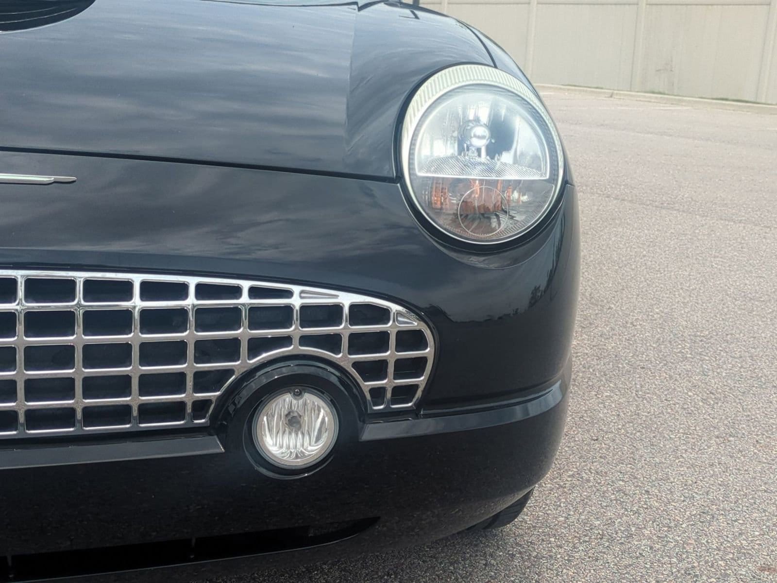Thumbnail: 2002 Ford Thunderbird - 11