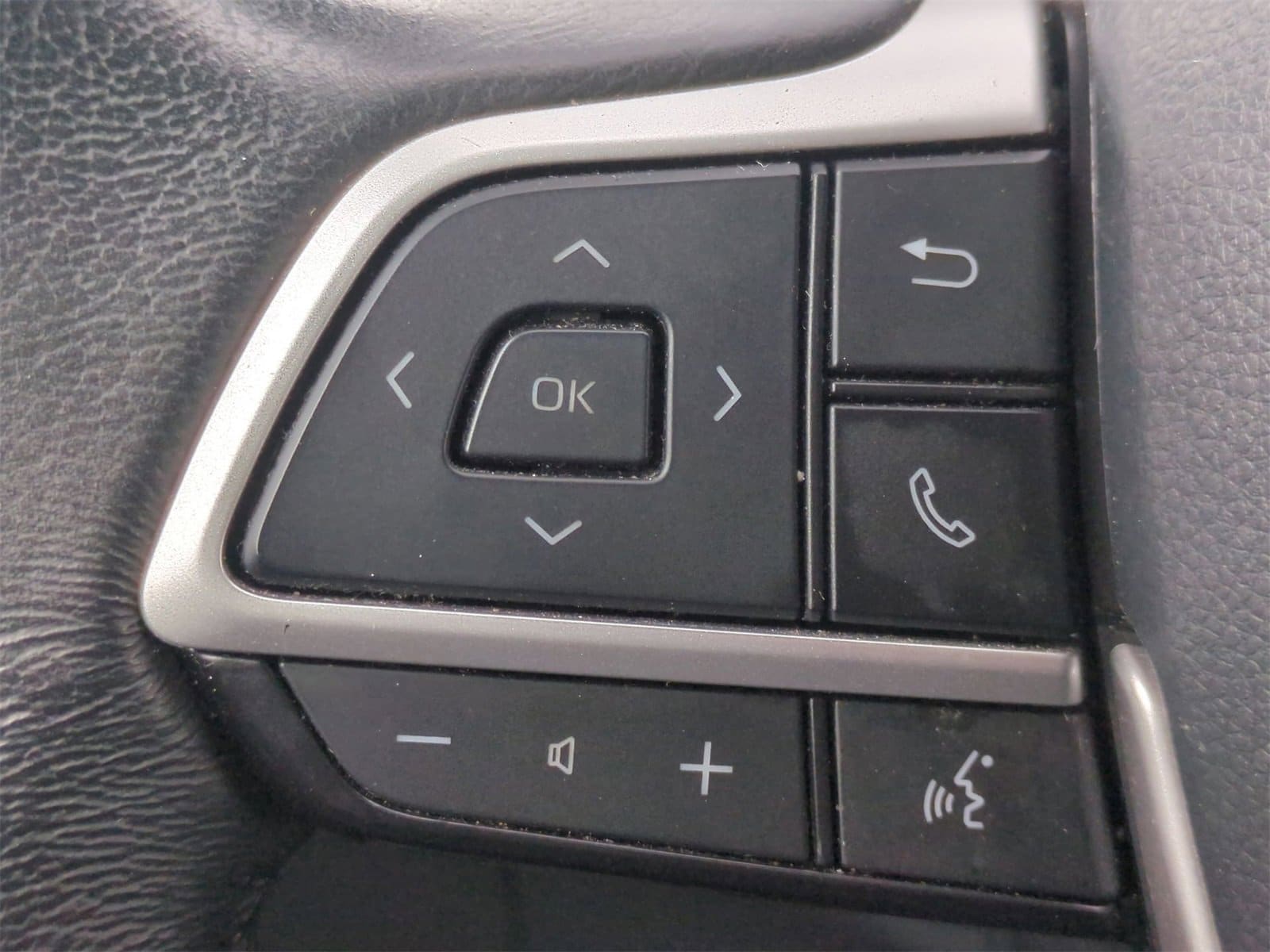 Thumbnail: 2024 Toyota Sienna - 26