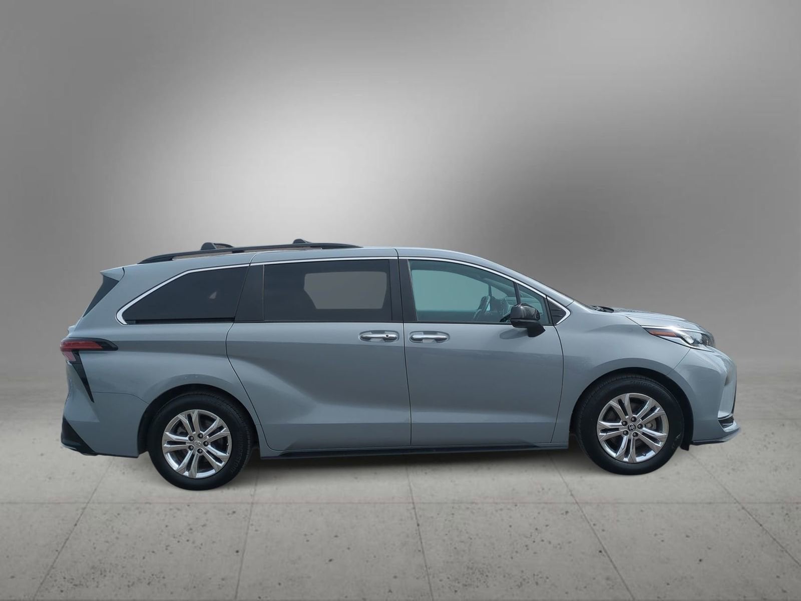 Thumbnail: 2023 Toyota Sienna - 9