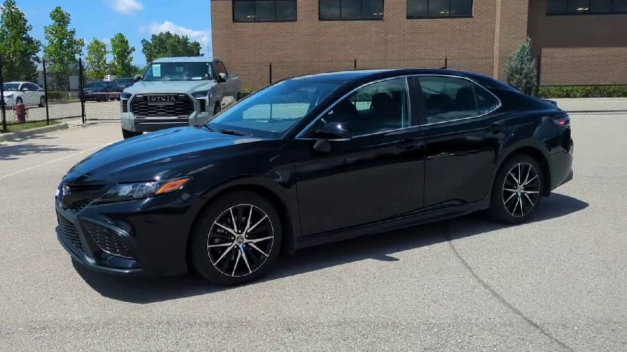 Thumbnail: 2022 Toyota Camry - 4