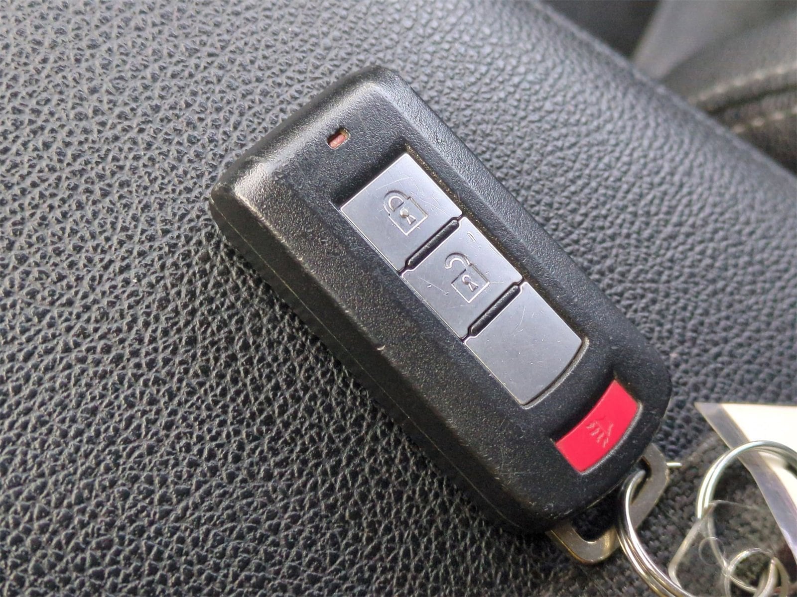 Thumbnail: 2017 Mitsubishi Outlander - 32