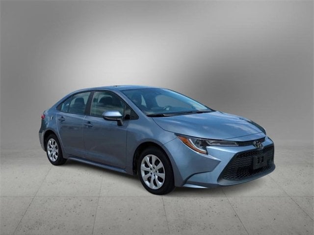 Used 2022 Toyota Corolla LE with VIN 5YFEPMAE5NP288193 for sale in Farmington, MI