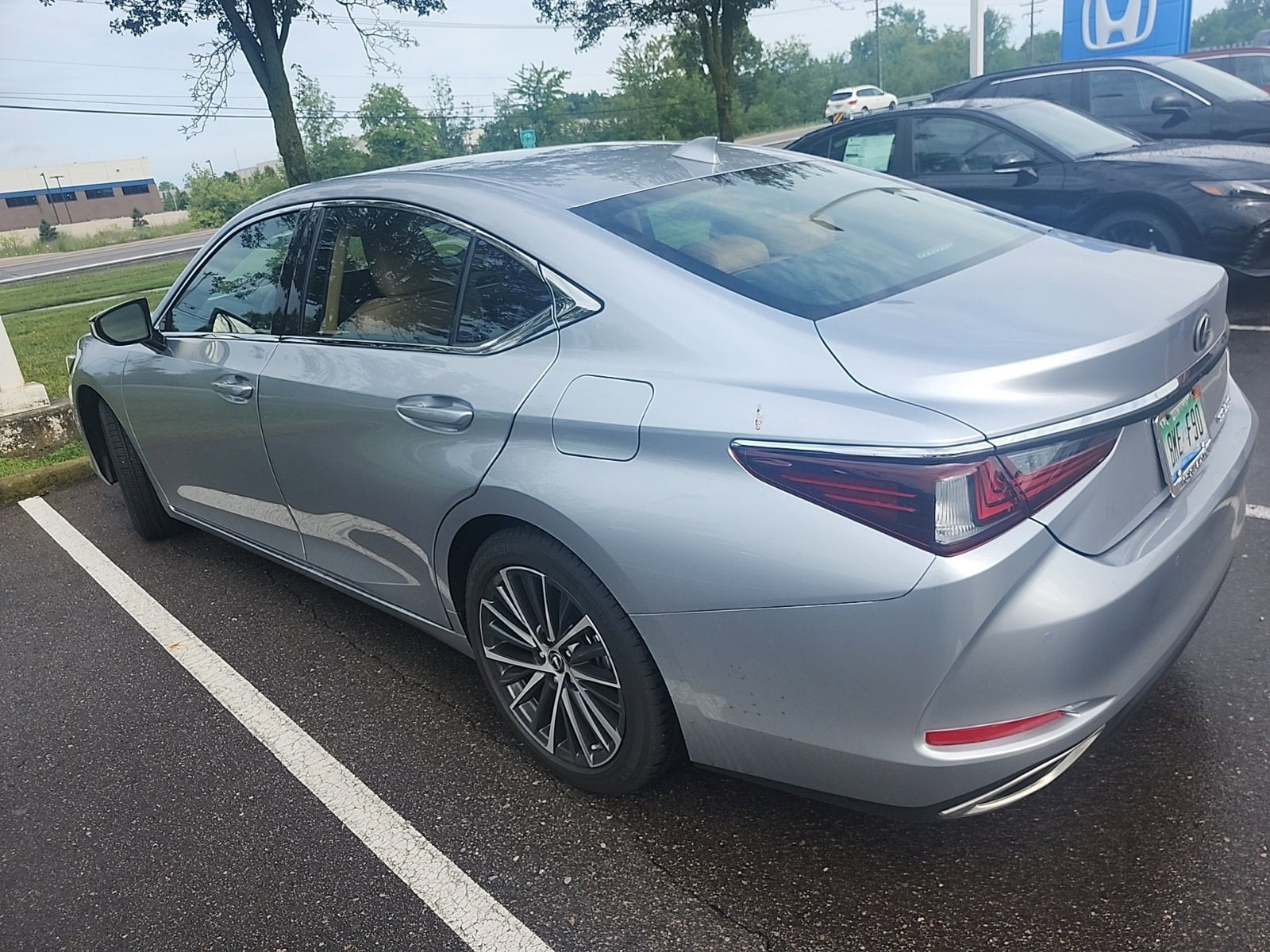 Thumbnail: 2025 Lexus ES - 2