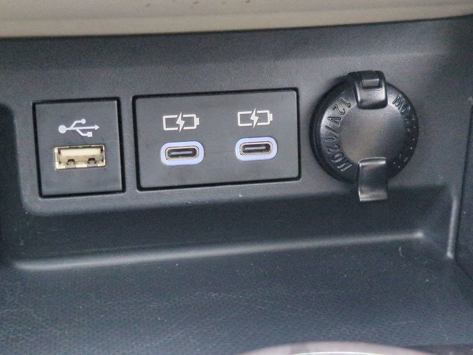 Thumbnail: 2023 Toyota Highlander - 32