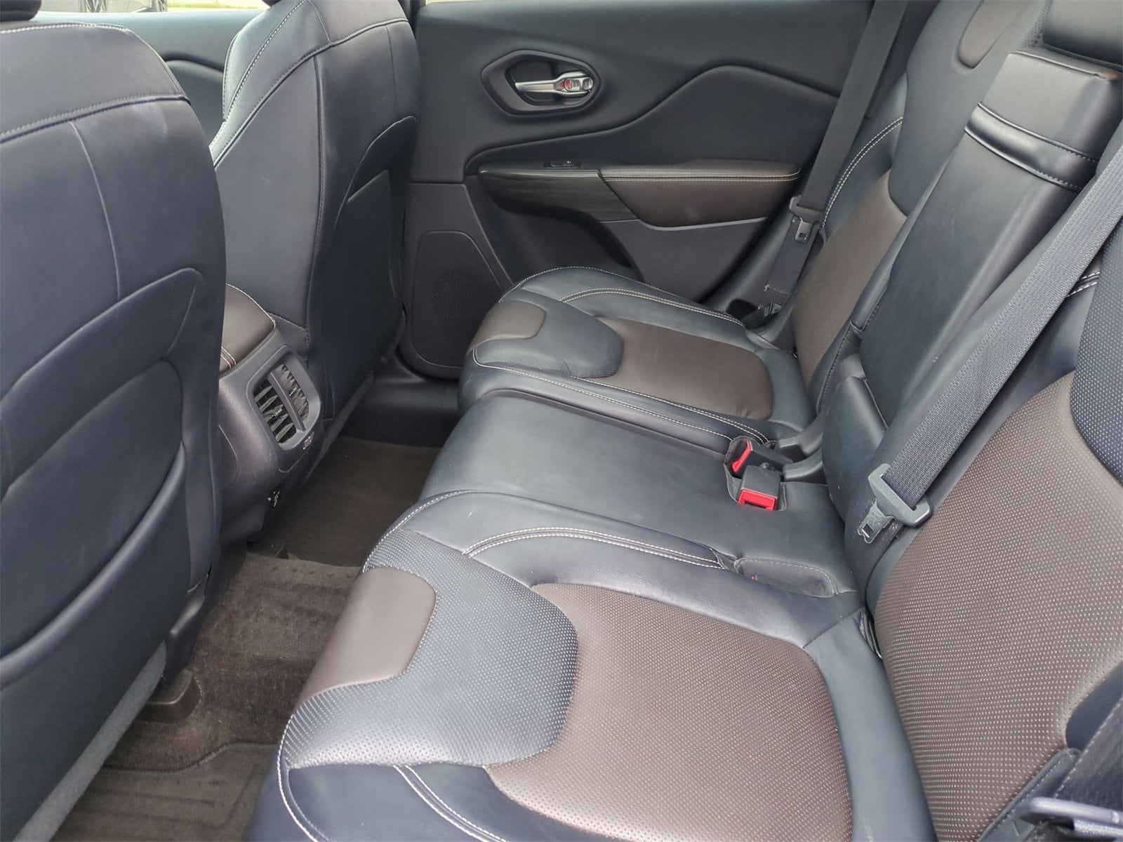 Thumbnail: 2014 Jeep Cherokee - 20