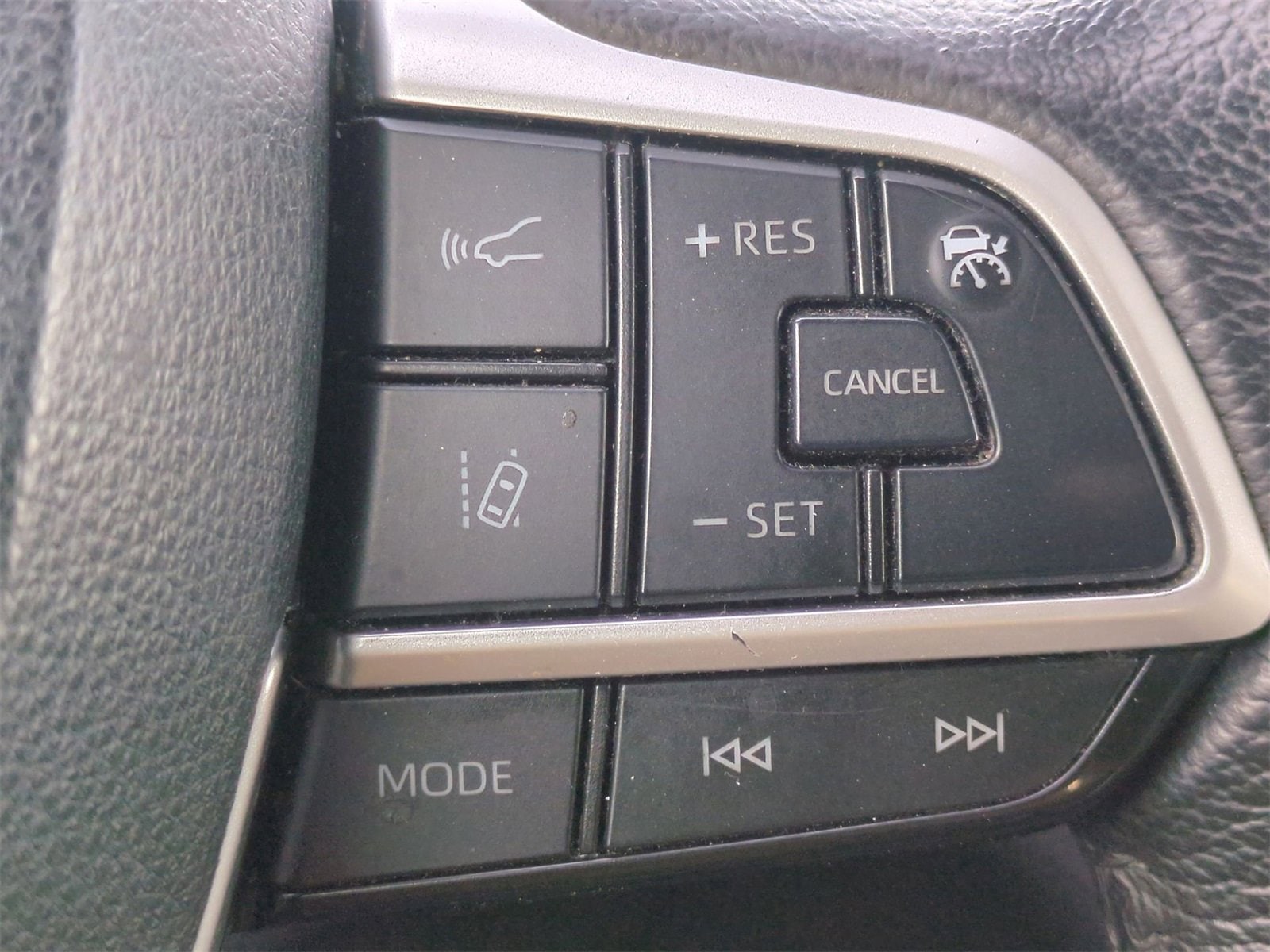 Thumbnail: 2021 Toyota Sienna - 26