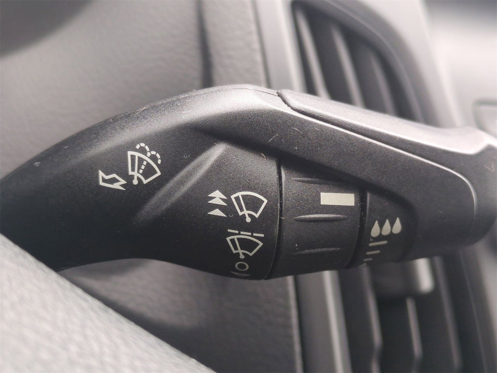 Thumbnail: 2016 Ford Focus - 25