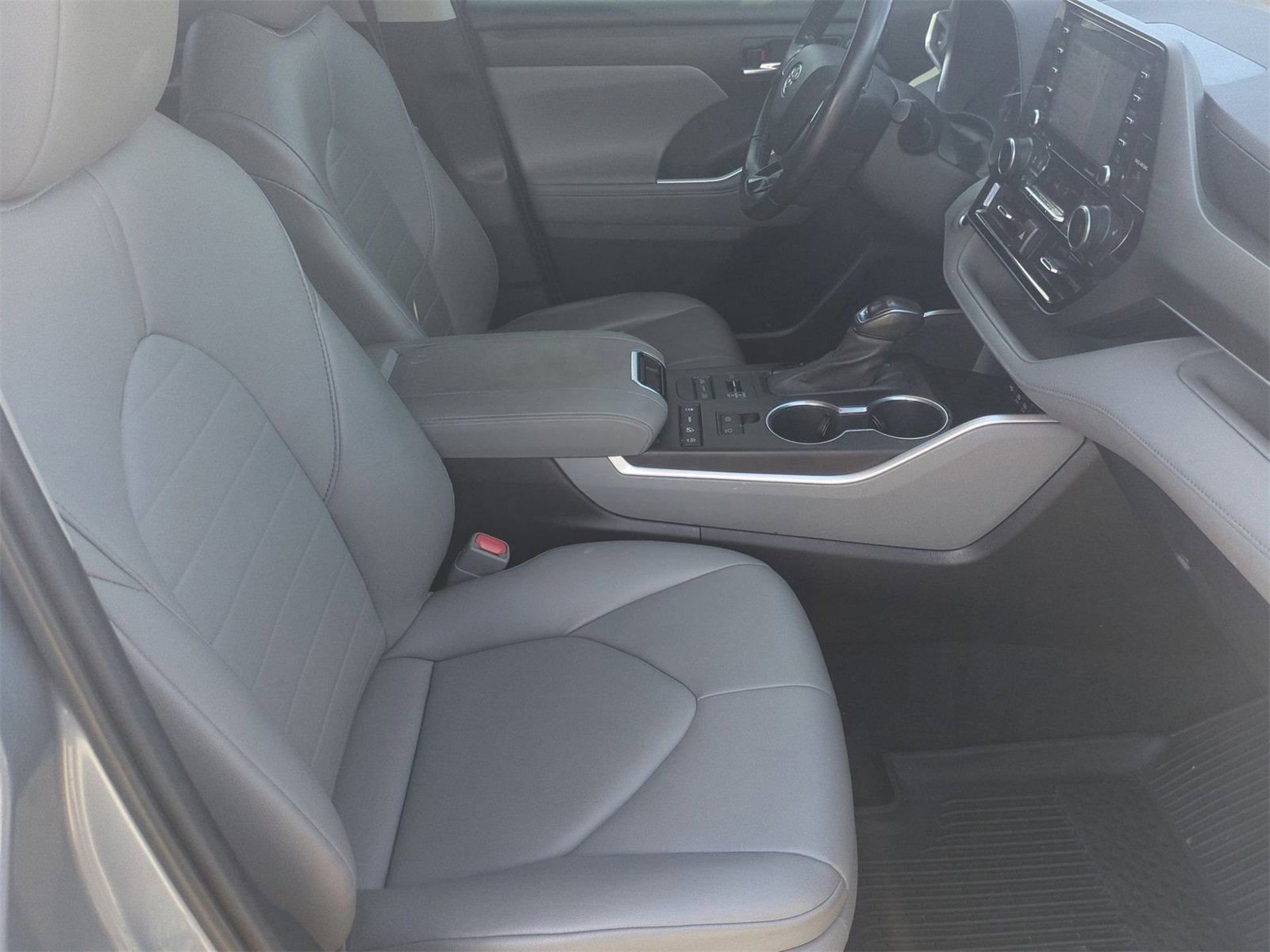 Thumbnail: 2021 Toyota Highlander - 23