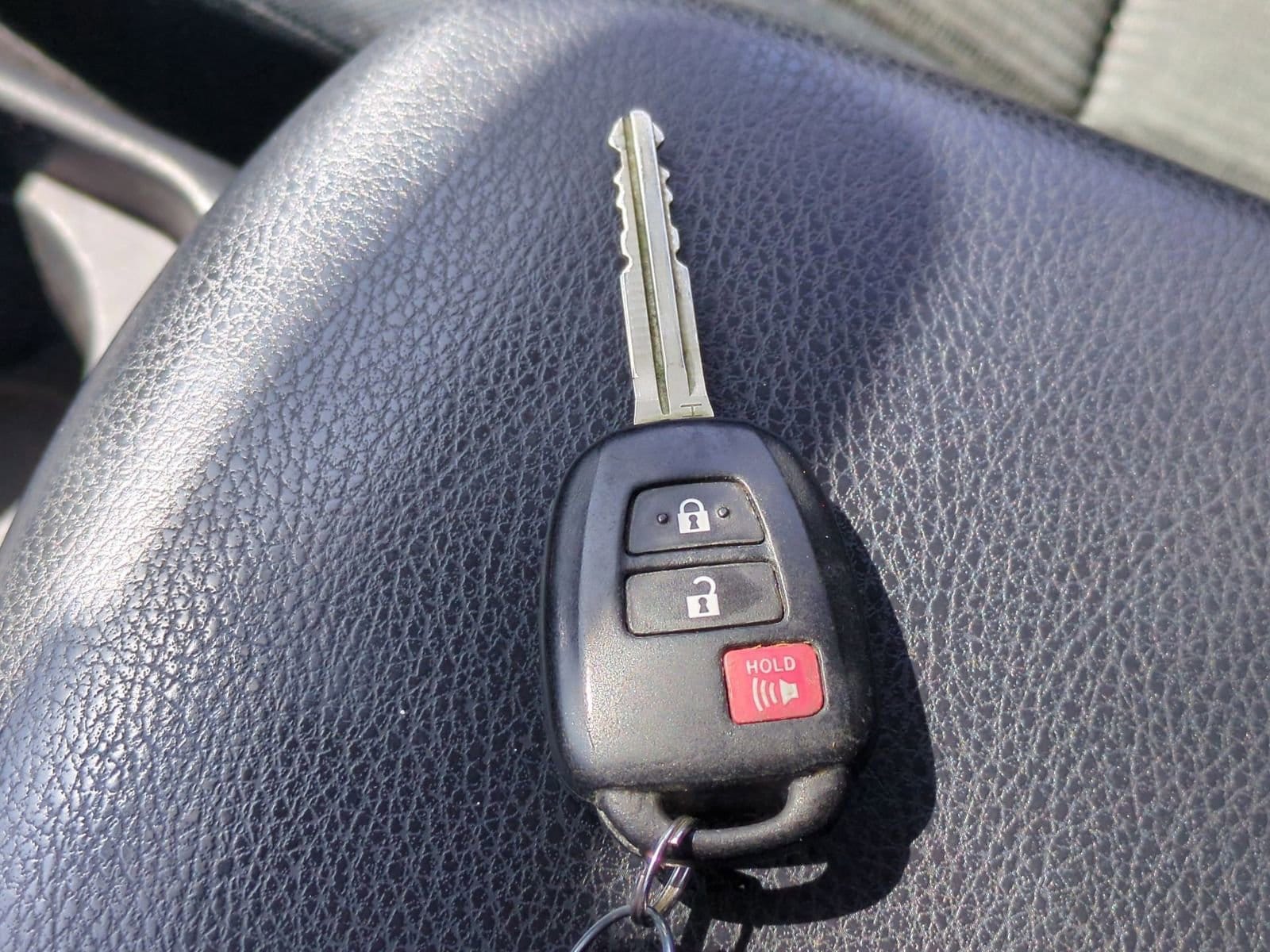 Thumbnail: 2015 Toyota RAV4 - 33