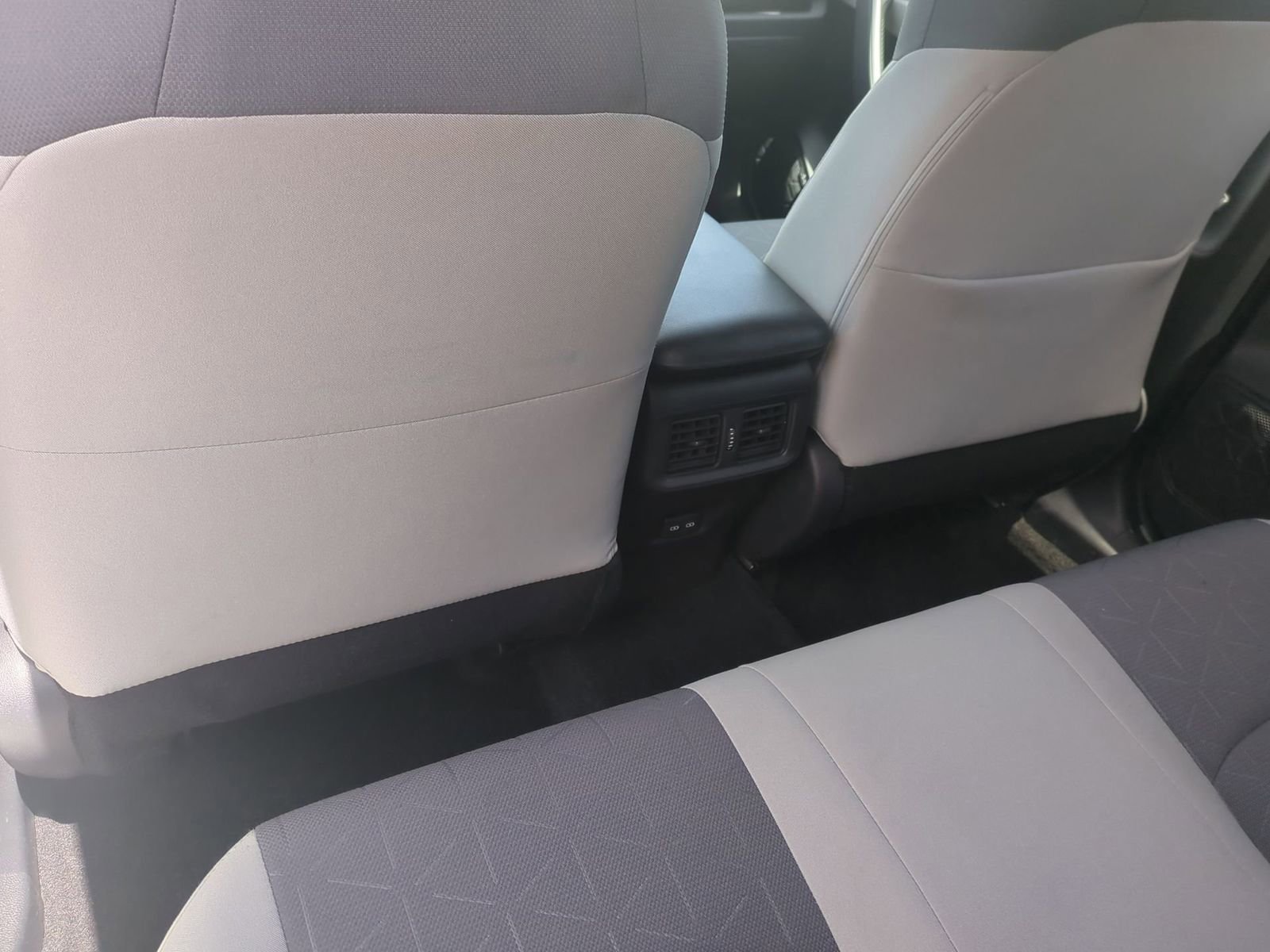 Thumbnail: 2022 Toyota RAV4 - 18
