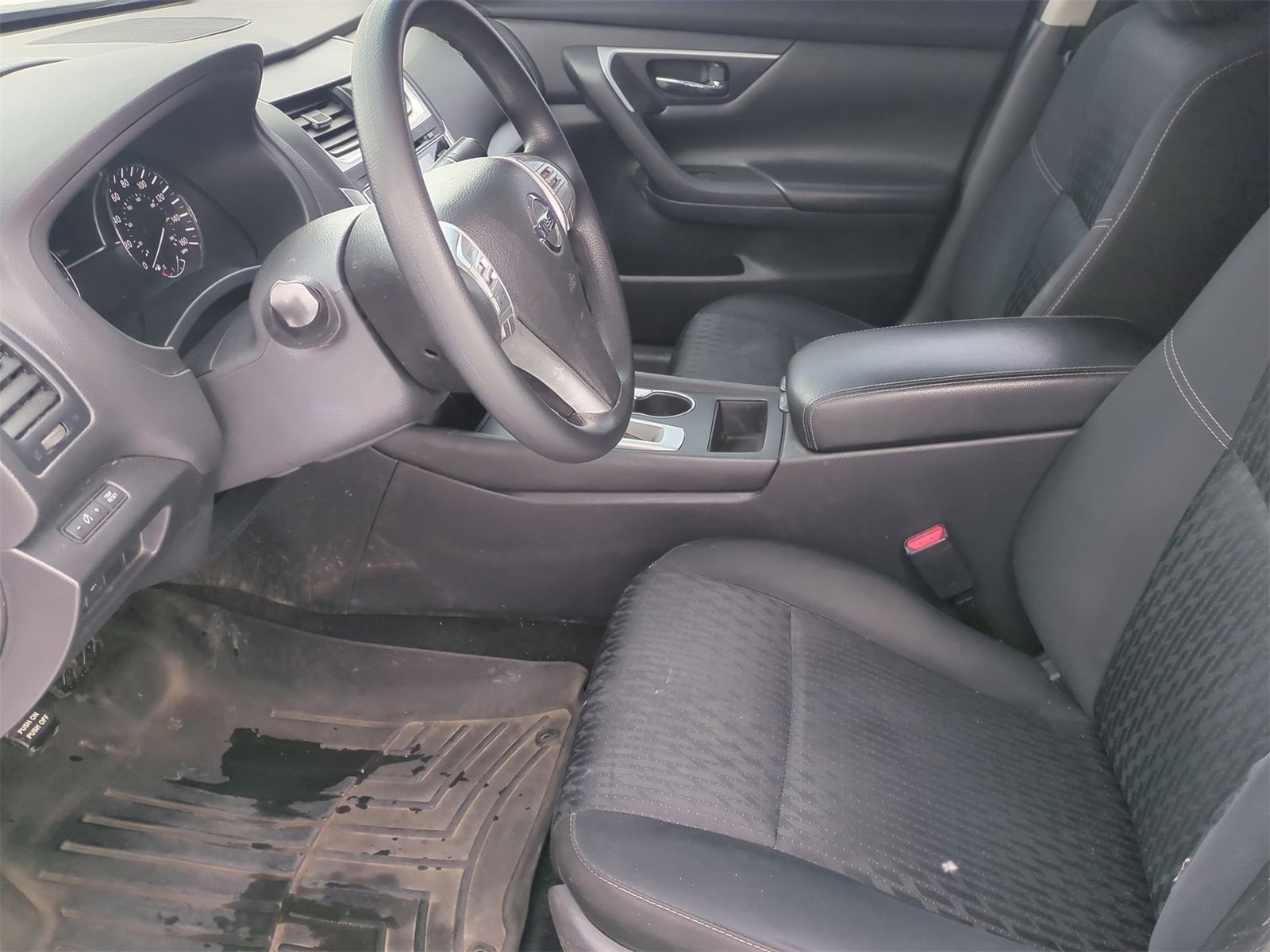 Thumbnail: 2018 Nissan Altima - 16