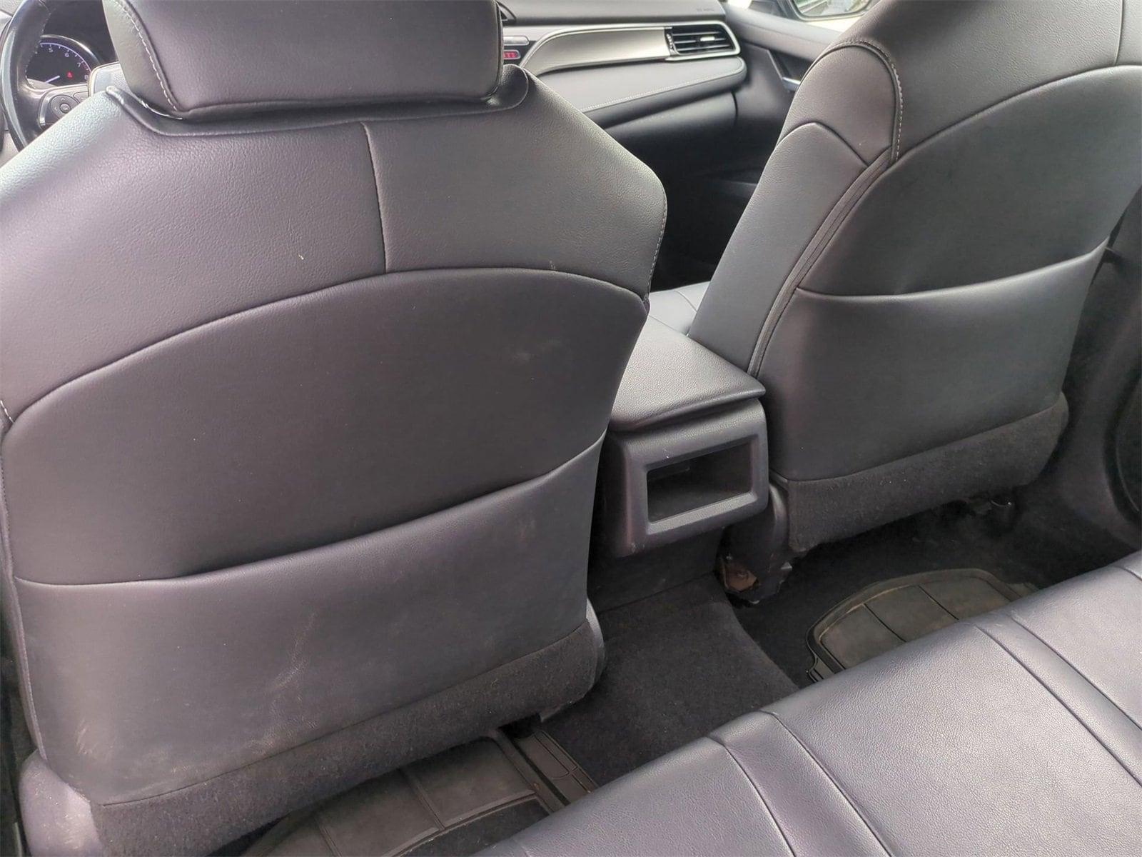 Thumbnail: 2019 Toyota Camry - 18