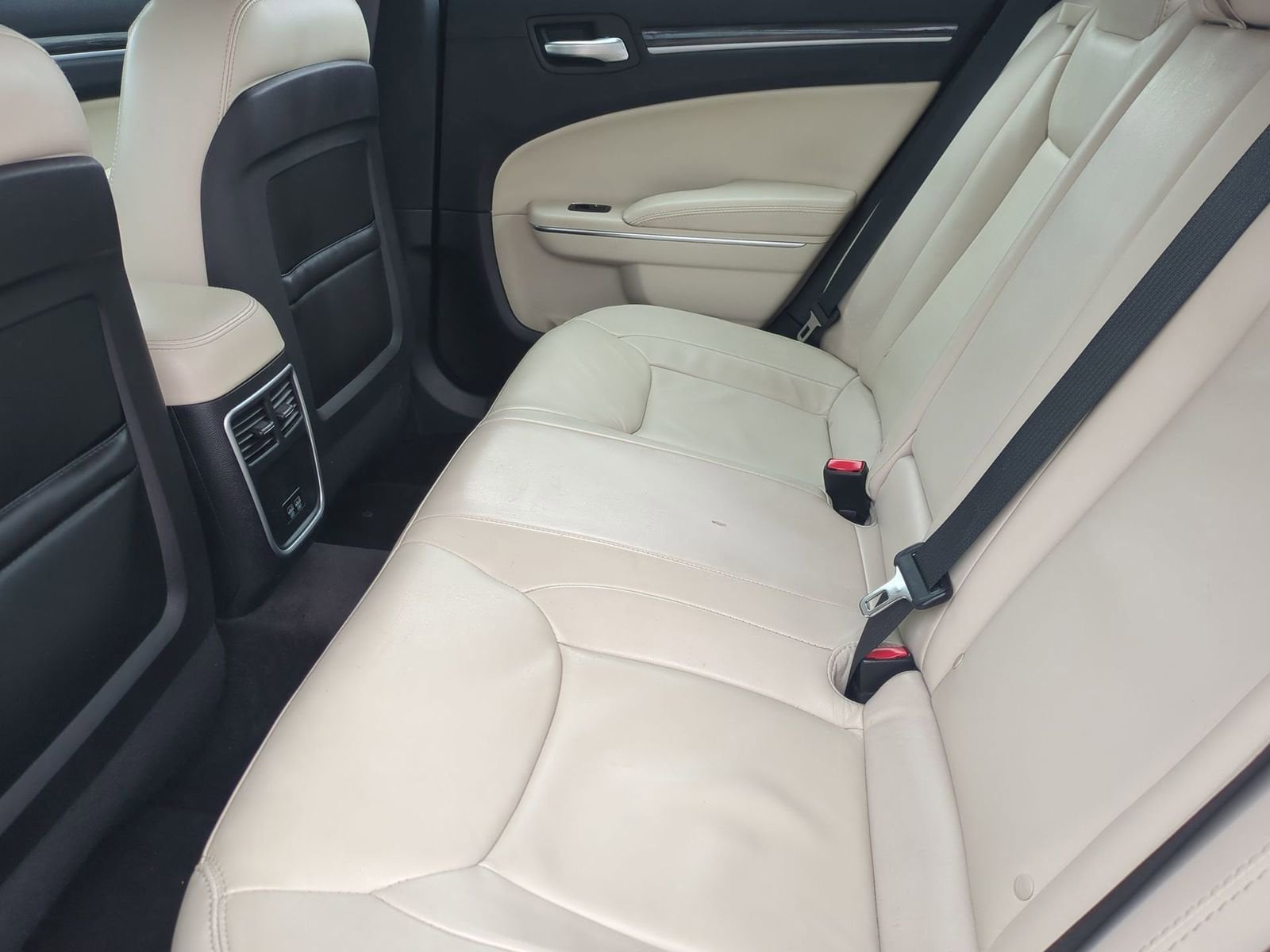 Thumbnail: 2017 Chrysler 300 - 19